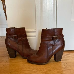 FRYE Patty Riding leather Bootie, sz 7.5, brandy